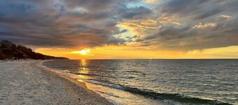 Lovely Loft Apartment with Private Beach Access!!