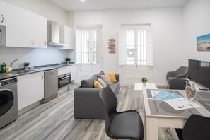 Microwave, coffee/tea maker, toaster, high chair - Al Sur de Cádiz Studio  City center (Cádiz)