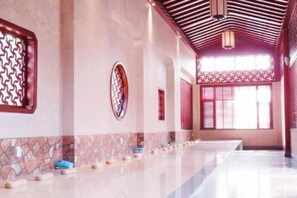 Indoor pool - Kunlong Hot Spring Hotel (Yantai)