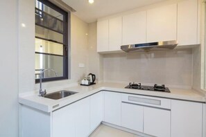 Iron/ironing board - Sincerity Holiday Apartment Hostel (Haikou)