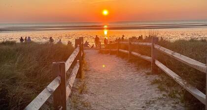 NEW LISTING!!! Villas Quaint Coastal Cottage short drive to Beaches