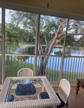 Outdoor dining - Lake View 3 bd Condo Minutes From Beach (Naples)