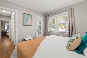 3 bedrooms, travel cot, WiFi, bed sheets
