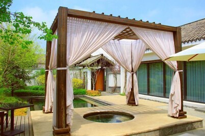 Dalian Liangyun Qiankuli Hot Spring Hotel