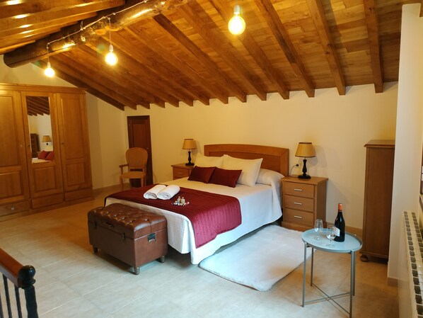 4 bedrooms, desk, iron/ironing board, bed sheets