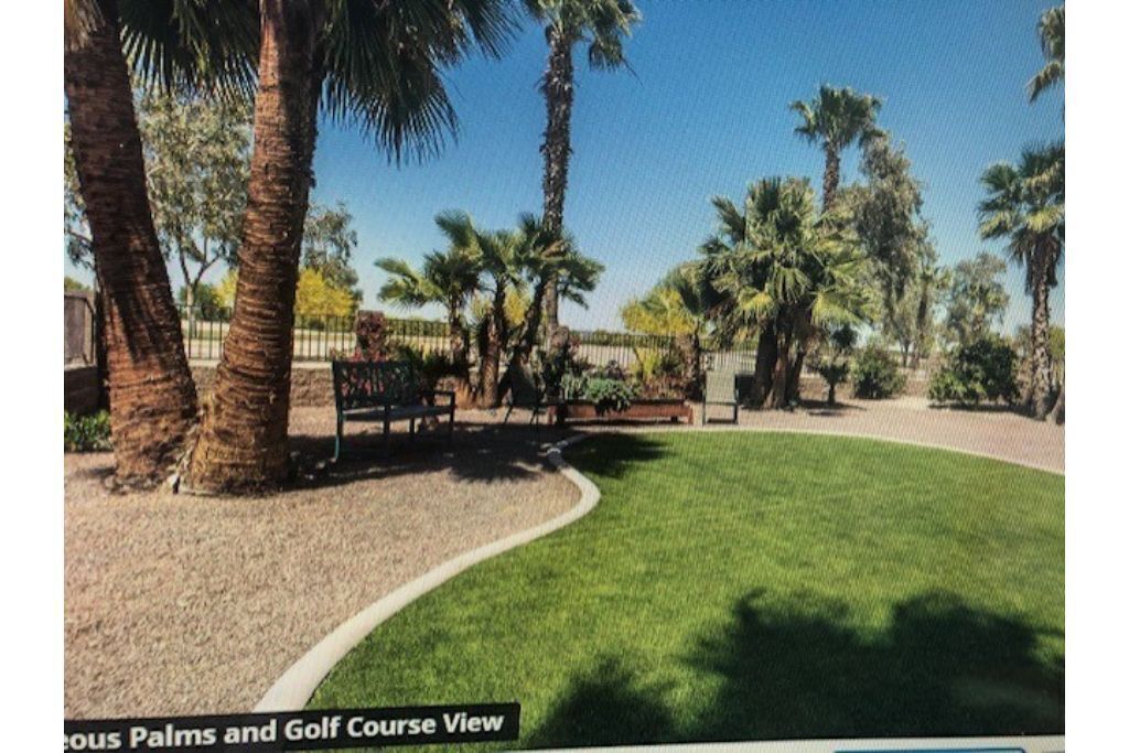 Beautiful home in Casa Grande AZ  3 beds and a large den 2900 sq ft