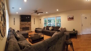 Living area - Kelly's Urban Farmhouse in Atlanta (Lithonia)