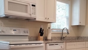 Private kitchen - Kelly's Urban Farmhouse in Atlanta (Lithonia)
