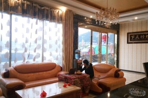 Luoxiang Holiday Hotel