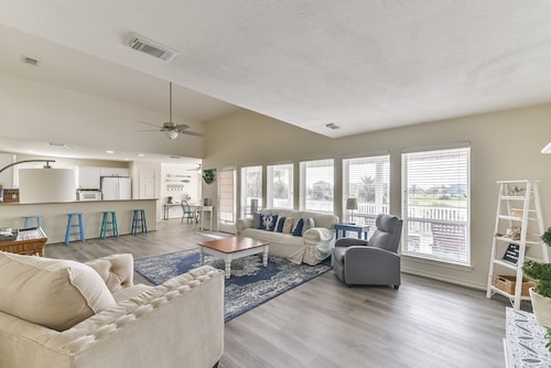 Casita Del Mar: Cozy Galveston Beach House short walk to the beach!