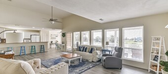 Casita Del Mar: Cozy Galveston Beach House short walk to the beach!