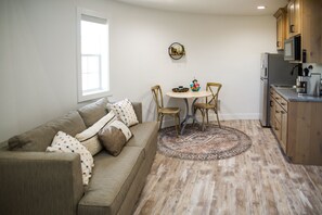 Smart TV - Gorgeous views, unique stay minutes away from hot pools, golfing, restaurants.  (Lava Hot Springs)