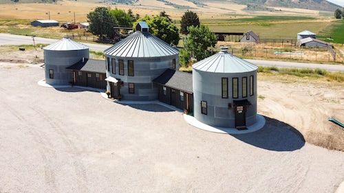 Gorgeous views, unique stay minutes away from hot pools, golfing, restaurants. 