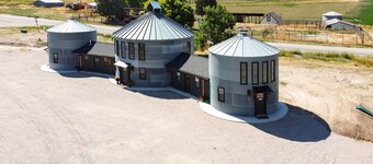 Gorgeous views, unique stay minutes away from hot pools, golfing, restaurants. 