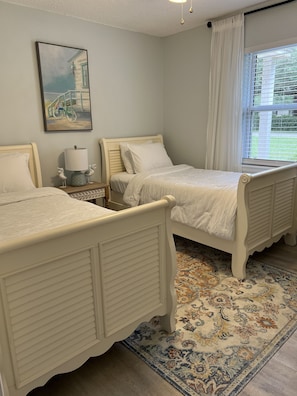4 bedrooms, iron/ironing board, WiFi, bed sheets - Comfortable Home in the Heart of Pensacola (Pensacola)