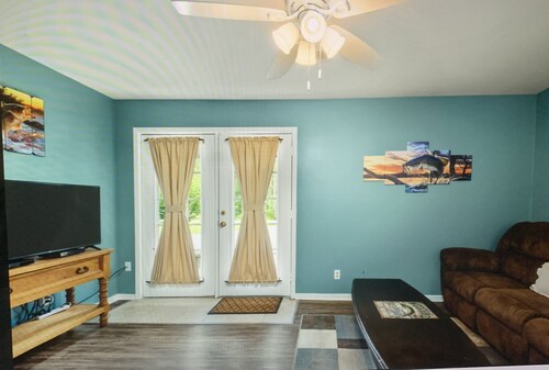 Tejas Waterfront Apartment on Lake Sam Rayburn