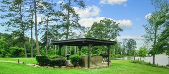 Tejas Waterfront Apartment on Lake Sam Rayburn