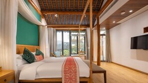 A bedroom with a wooden ceiling, a large bed with a red runner, a TV on the wall, and a window with curtains. - Shuishangju Japanese Landscape Inn Suzhou Tongli (Suzhou)