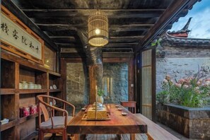 Interior - Ten Courtyard Inn (Lijiang)