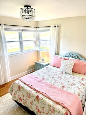 2 bedrooms, desk, iron/ironing board, free WiFi