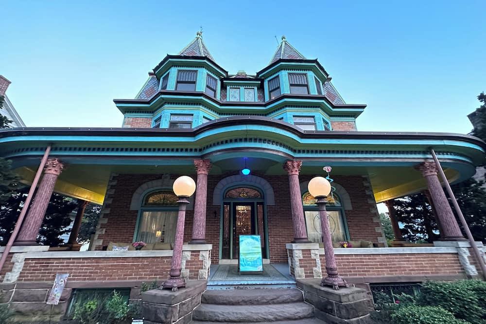VAAST Bed & Breakfast - Sinking Spring, PA