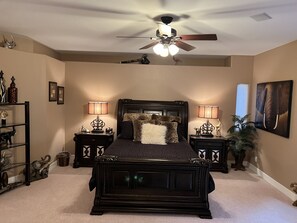 4 soverom, strykejern/-brett, wi-fi (inkludert) og sengetøy