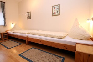 2 bedrooms, iron/ironing board, WiFi, bed sheets