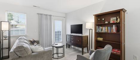 Smart TV, computer monitors