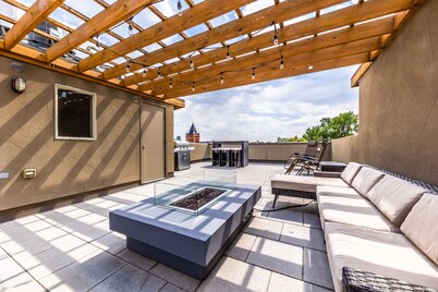 Post-Worthy Rooftop Views / Super Walkable LoHi Area / Modern 3b3b