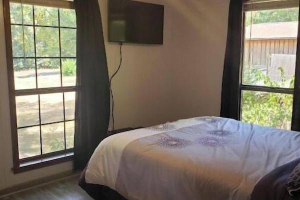 3 عدّة غرف نوم وواي فاي مجانًا وملاءات أسرّة