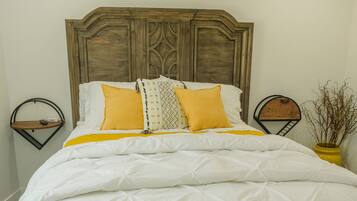 3 bedrooms, travel crib, free WiFi, bed sheets