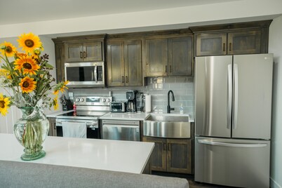 Family size, unique stay in a grain bin minutes from Lava, golfing and swimming 