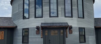 Family size, unique stay in a grain bin minutes from Lava, golfing and swimming 