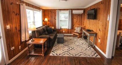 2-bedroom vacation home just 7 minutes from Haywood Mall - Cleaning Fee Included