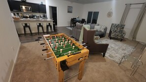 Smart TV, table football - CHARMING FOUR BEDROOMS BROOKSHIRE/KATY HOUSE WITH GYM. (Pattison)
