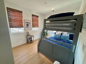 4 soverom, reiseseng for barn, wi-fi (inkludert) og sengetøy