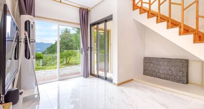 Gapyeong Gamseong216 Poolvilla Pension