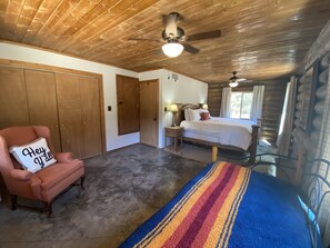 3 bedrooms, travel crib, free WiFi, bed sheets - Paradise at Bucek Lane (Schulenburg)