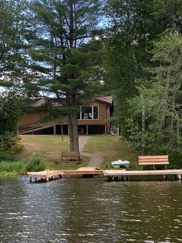 Grandpa’s Lagoon!  Spacious Cabin on Eagle River Chain, minutes from downtown!