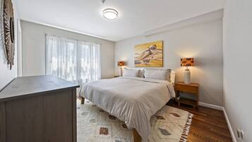 3 bedrooms, desk, iron/ironing board, free WiFi