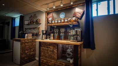 Charming Beachfront Apt w/Home Cinema & Coffee Bar