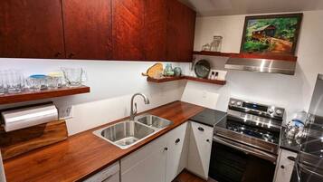 Refrigerador, horno, placa de cocina, lavavajillas