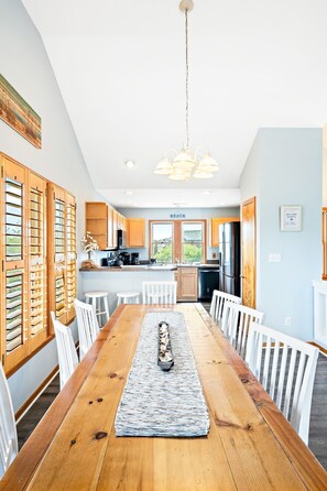 Dining - 6 BR Beach House-5 min walk to beach! Heated Pool! (Nags Head)