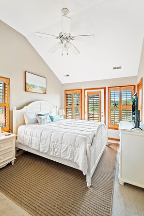 6 bedrooms, iron/ironing board, internet, bed sheets