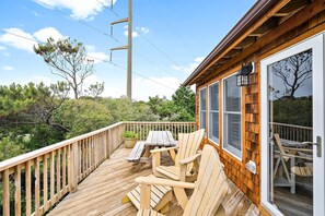 Outdoor dining - 6 BR Beach House-5 min walk to beach! Heated Pool! (Nags Head)
