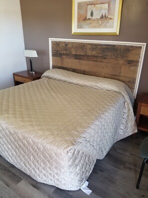 Habitación individual básica, vista al lago | Escritorio, wifi gratis y ropa de cama 
