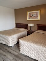 Escritorio, wifi gratis y ropa de cama