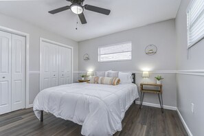 3 chambres, bureau, fer et planche à repasser, accès au Wi-Fi (inclus)