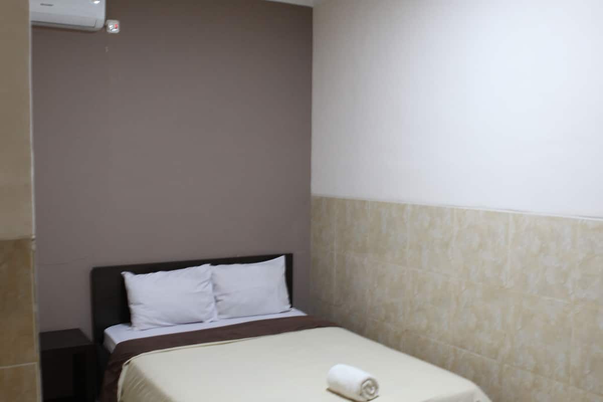 Chambre Simple Standard, 1 chambre, fumeurs, vue ville | Wi-Fi gratuit, draps fournis