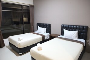 Free WiFi, bed sheets - Rahayu Hotel Cirebon (North Cirebon)